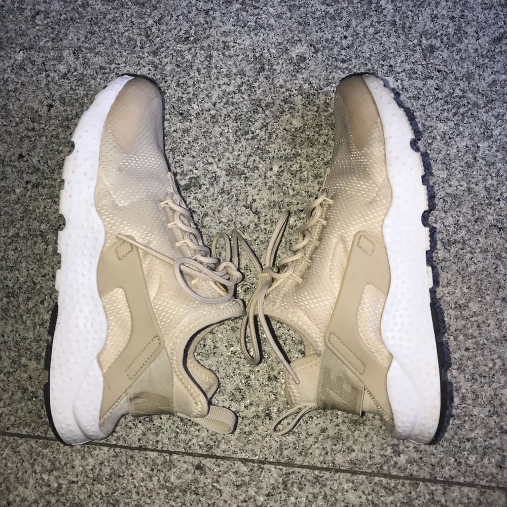 NIKE WOMENS AIR HUARACHE RUN ULTRA